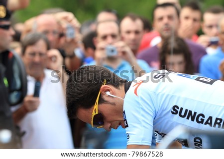 VAL D\'UIXO - JUNE 24: Alberto Contador (Saxo Bank team) warms up over his bike at Spanish CRI Road Cycling National championship on June 24, 2011 in Val d\'Uixo (Spain)