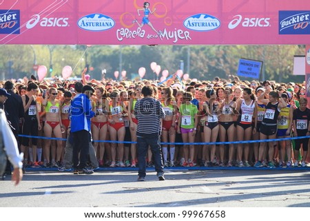 VALENCIA - APRIL 1: unidentified group of runners and journalists at start line of women race against cancer in Valencias on April 1, 2012 in Valencia, Spain