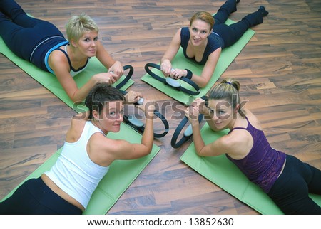 group of girls working out in a fitness clubwomen in a fitness center