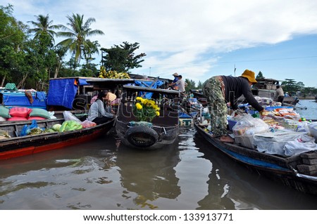 CAN THO - FEB 17: Unidentified fruit sellers at the Floating Market. With hundreds of boats, Cai Rang is the biggest floating market in the Mekong Delta. On Feb. 17, 2013, in Can Tho, Vietnam