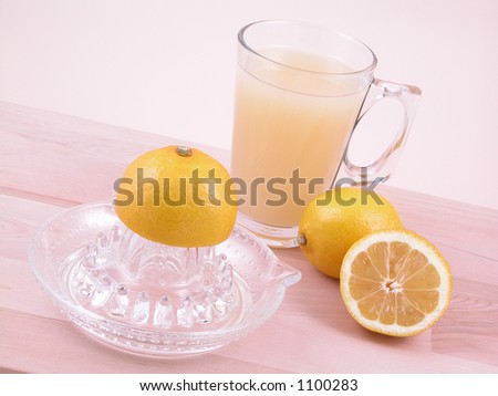 lemon squeezer - fresh lemon juice