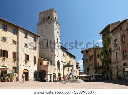 SAN GIMIGNANO, ITALY - AUGUST 11 : Famous town in Tuscany with many medieval high towers, Unesco World Heritage site in Tuscany, August 11 2013 in San Gimignano, Italy