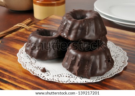 Mini Chocolate bundt cakes with serving plates