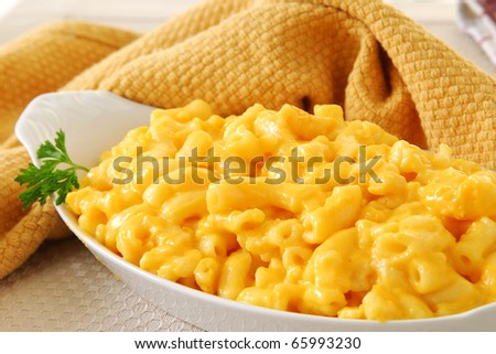 A steaming hot platter of macaroni and cheese