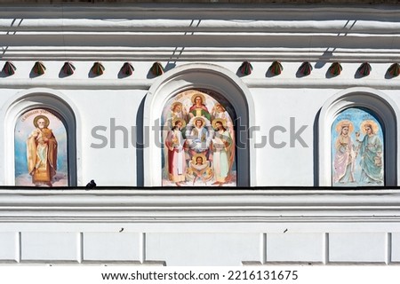 Icons on the gate tower of St. Michael's Golden-Domed Monastery in Kyiv Ukraine. Text per left in English means Saint Nicholas, сenter - Michael Cathedral and per right - Sts. Catherine and Barbara Stok fotoğraf © 