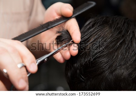 Men\'s haircut scissors at salon