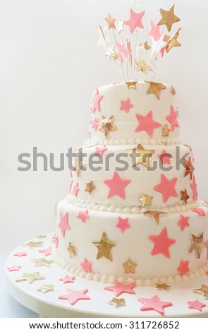 Birthday cake decorated with stars made of sugar.