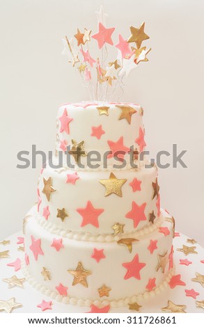 Birthday cake decorated with stars made of sugar.