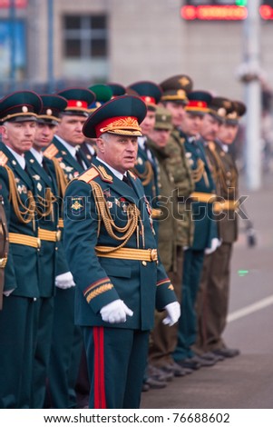 NOVOSIBIRSK - MAY 5: The Rehearsal of a parade dedicated to Victory Day in World War II, Commander of the 41st Army Vasiliy Tonkoshkurov gives instructions in May 5, 2011, Novosibirsk Russia