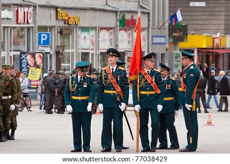 NOVOSIBIRSK - MAY 7: The Rehearsal of a parade dedicated to Victory Day in World War II, soldiers bearing arms demonstrate a willingness to protect on May 7, 2011, Novosibirsk Russia