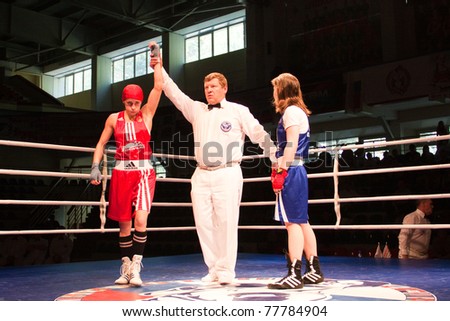 NOVOSIBIRSK - MAY 20: Russian Championship in women\'s boxing. Referee declares the winner semi-final battle between Gnevanova Svetlana(red) Yarina Anastsiya(blue) on May 20, 2011, Novosibirsk Russia