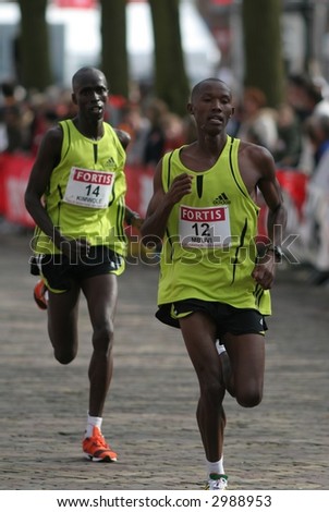 Boniface Mbuvi Muema (12) and Ben Kimwole (14) finished 15th and 16th at the City-Pier-City loop the Hague 2007 (half marathon)