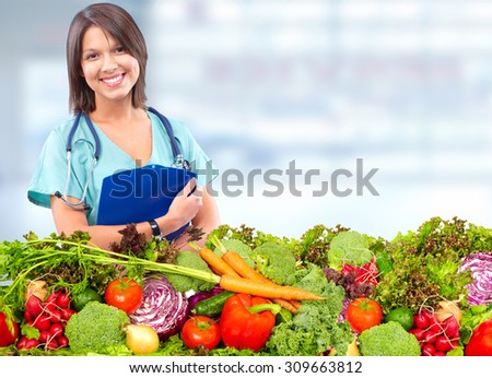 Doctor woman with vegetables. Healthy diet and nutrition.