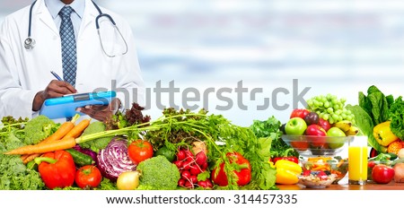 Doctor man with vegetables. Healthy diet and nutrition.