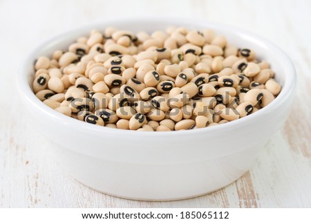 black eyed peas in bowl