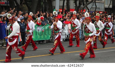 MEXICO CITY - SEPTEMBER 15: Bicentenario parade on avenue Reforma. September 15, 2010. Mexico city
