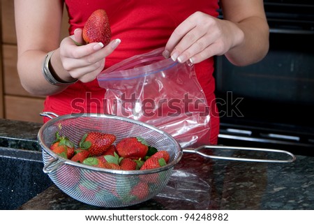 Packing strawberries