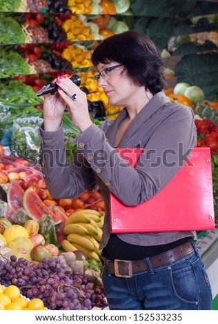 The quality control of fruit and vegetables in a shop