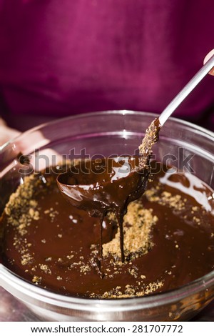 Sugar cane powder sprinkled on chocolate preparation