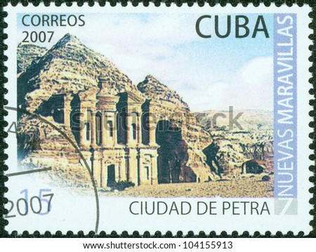 CUBA - CIRCA 2007: A stamp printed in cuba dedicated to new wonders, shows the city of Petra, circa 2007