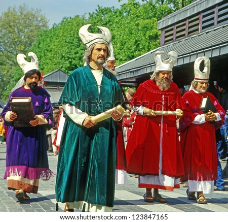 BRUGES, BELGIUM - MAY 5: Annual Procession of the Holy Blood on Ascension Day. Locals perform an historical reenactment and dramatizations of Biblical events. May 5, 2005 in Bruges (Brugge), Belgium
