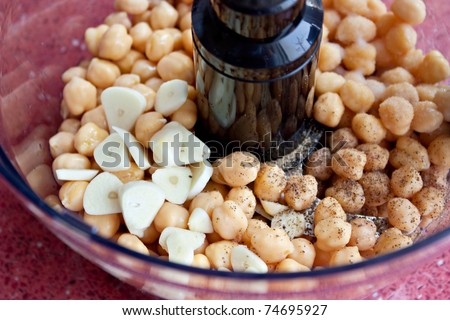 Chickpea and garlic in a food processor for making humus