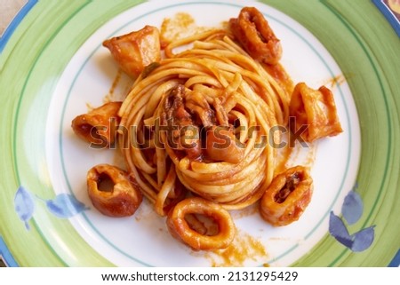 linguine with squid rings sauce made with tomato purea Foto d'archivio © 