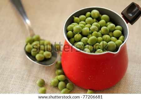 Closeup on bowl of fresh green organic green peas