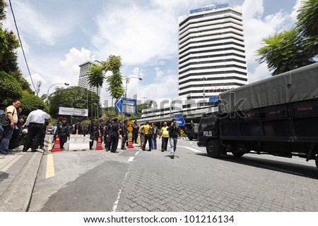 KUALA LUMPUR, MALAYSIA - APRIL 28: Policeman at the protest rally organized by the coalition for clean and fair election in Dataran Merdeka on April 28, 2012 in Jln Parlimen, Kuala Lumpur, Malaysia.