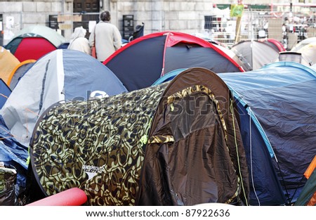 LONDON - NOVEMBER 1: Protestors\' tents at the Occupy London Stock Exchange anti-capitalist protest on November 1, 2011 at St Paul\'s Cathedral churchyard in London, England.