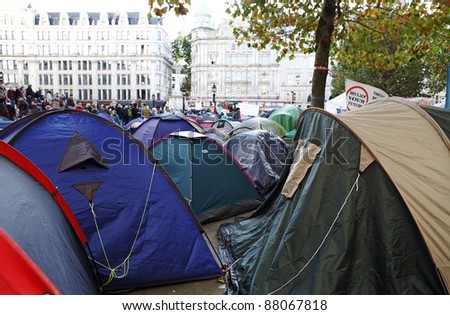 LONDON - NOVEMBER 1: Protesters\' tents art set up at the campsite of Occupy London Stock Exchange anti-capitalist protest on November 1, 2011 at St Paul\'s Cathedral churchyard in London, England.