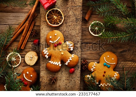 Christmas food. Gingerbread man cookies in Christmas setting. Xmas dessert