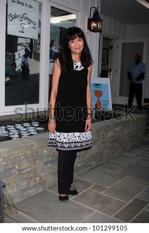 LOS ANGELES - APR 28:  Suzanne Whang at the Launch of \