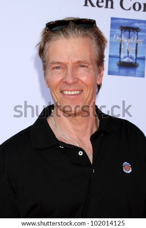 LOS ANGELES - MAY 7:  Jack Wagner arrives at the 5th Annual George Lopez Celebrity Golf Classic at Lakeside Golf Club on May 7, 2012 in Toluca Lake, CA