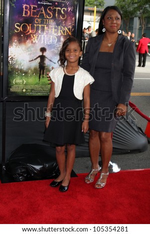 LOS ANGELES - JUN 15:  Quevenzhane Wallis and mom  at the 