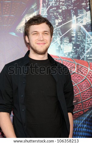 LOS ANGELES - JUN 28:  Phillip Phillips arrives at the \