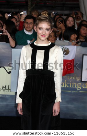 LOS ANGELES - NOV 12:  Willow Shields arrive to the \'The Twilight Saga: Breaking Dawn - Part 2\