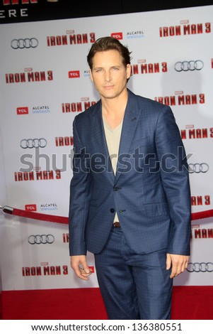 LOS ANGELES - APR 24:  Peter Facinelli arrives at the \
