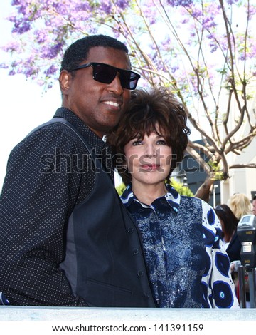 LOS ANGELES - MAY 31:  Kenny Edmonds, Carole Bayer Sager at the David Foster Hollywood Walk of Fame Star Ceremony at the Capital Records Building on May 31, 2013 in Los Angeles, CA