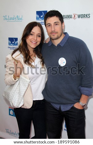 LOS ANGELES - APR 27:  Jenny Mollen, Jason Biggs at the Milk + Bookies Story Time Celebration at Skirball Center on April 27, 2014 in Los Angeles, CA