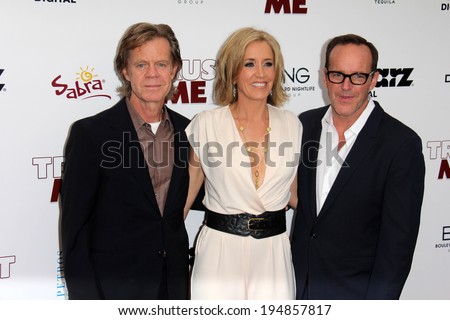 LOS ANGELES - MAY 22:  William H Macy, Felicity Huffman, Clark Gregg at the \