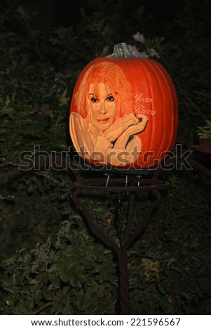 LOS ANGELES - OCT 4:  Joan Rivers Carved Pumpkins at the RISE of the Jack O\'Lanterns at Descanso Gardens on October 4, 2014 in La Canada Flintridge, CA