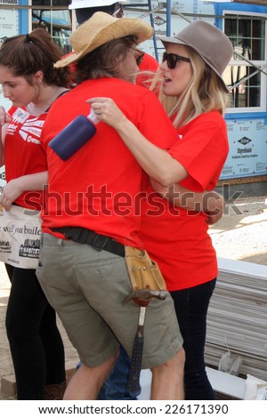 LOS ANGELES - OCT 25:  William H Macy, Kristen Bell at the Habitat for Humanity build by Showtime\'s \