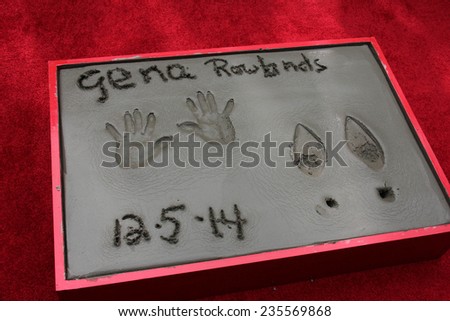 LOS ANGELES - DEC 5:  Gena Rowlands  prints at the Gena Rowlands Hand and Foot Print Ceremony at the TCL Chinese Theater on December 5, 2014 in Los Angeles, CA