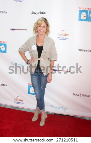 LOS ANGELES - FEB 19:  Julie Bowen at the Milk+Bookies Sixth Annual Story Time Celebration at the Toyota Grand Prix Racecourse on April 19, 2015 in Long Beach, CA