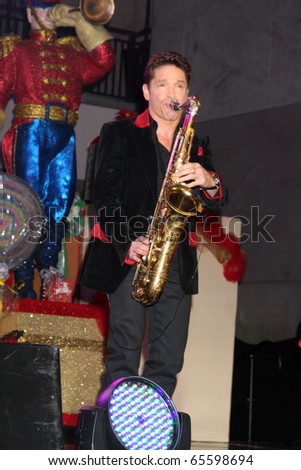 LOS ANGELES - NOV 20:  Dave Koz at the Hollywood & Highland Tree Lighting Concert 2010  at Hollywood & Highland Center Cour on November 20, 2010 in Los Angeles, CA