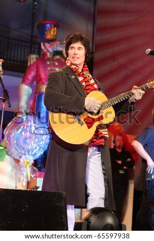 LOS ANGELES - NOV 20:  Ronn Moss at the Hollywood & Highland Tree Lighting Concert 2010  at Hollywood & Highland Center Cour on November 20, 2010 in Los Angeles, CA
