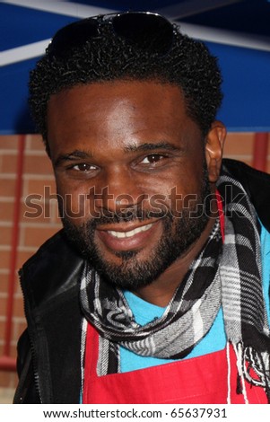 LOS ANGELES - NOV 18: Darius McCrary arrives at the 2010 Hollywood ...