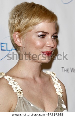 BEVERLY HILLS - JAN 16: Michelle Williams arrives at The Weinstein Company And Relativity Media\'s 2011 Golden Globe Awards Party at Beverly Hilton Hotel on January 16, 2011 in Beverly Hills, CA