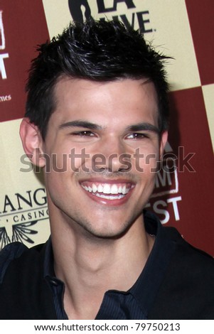 LOS ANGELES - JUN 21:  Taylor Lautner arriving at \